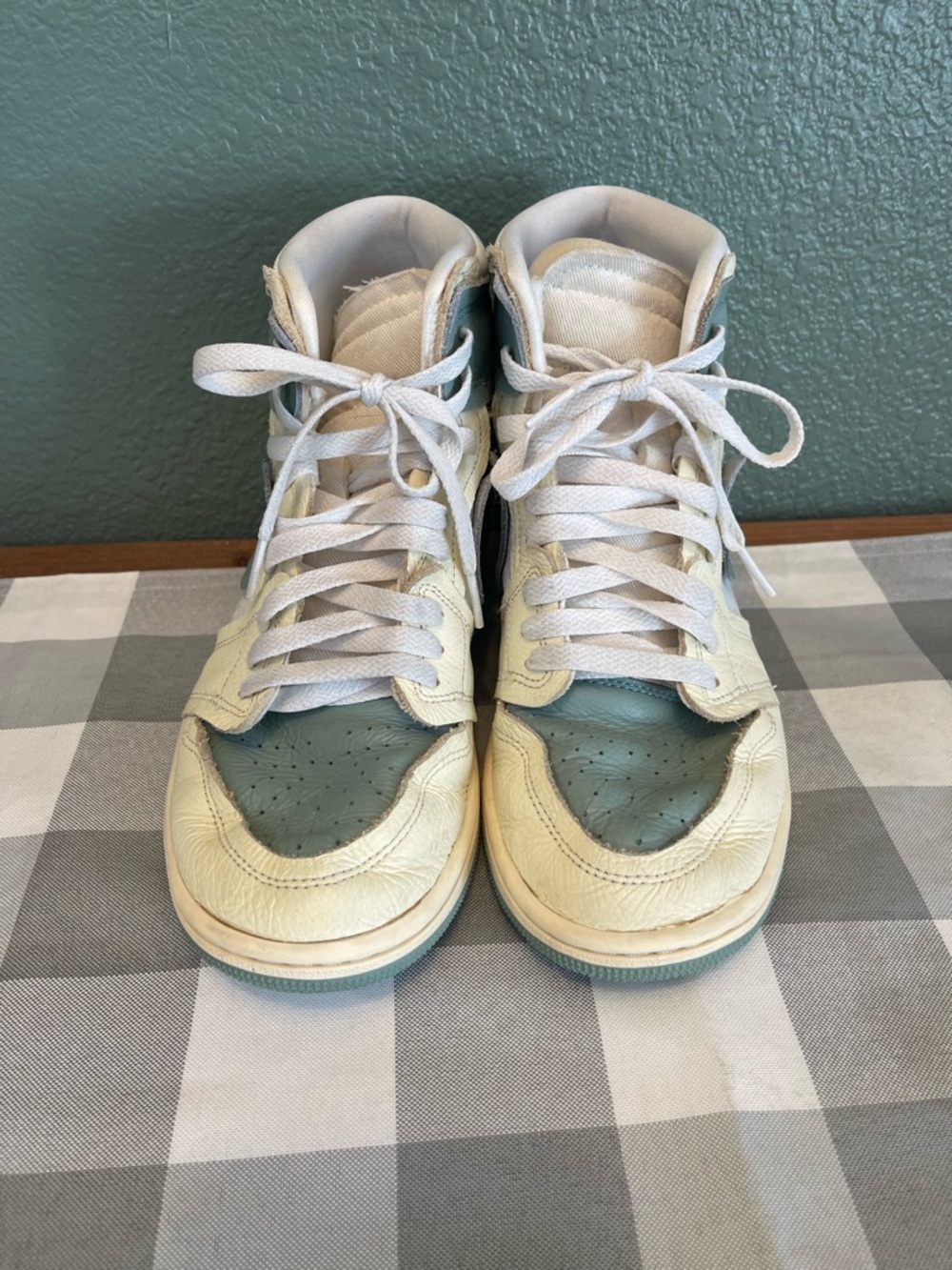 Women Nike Air Jordan 1 High Method of Make Legend Sand/Jade Smoke.
